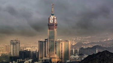 El reloj más grande que existe está en una torre de la Meca y solo hay tres edificios más altos en todo el mundo
