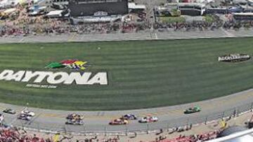 <b>Llenazo. </b>. Impresionante aspecto el que presentaba el óvalo de Daytona durante la celebración de las 500 Millas.