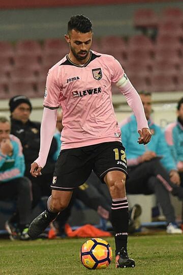 Debutó con Alajuelense y tuvo un paso por la MLS con el Columbus Crew. Estuvo en Serie A con Palermo (2014 - 2017) y Bolonia (actualmente).