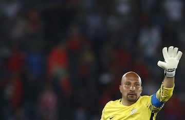 Mexico's Pachuca goalkeeper Oscar Perez waves during the Club World Cup soccer match between Pachuca and Wydad Athletic Club at Zayed sport city in Abu Dhabi, United Arab Emirates, Saturday, Dec. 9, 2017. (AP Photo/Hassan Ammar)