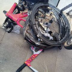 Amador sufre un fuerte accidente con un camión en Barcelona