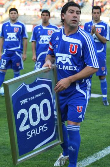 Marcelo Salas y su regreso a Universidad de Chile para terminar su carrera. Aqu&iacute; conmemorando sus 200 partidos con los azules.