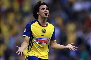 El “Paleta” logró hacerse de un lugar en la delantera americanista. Debutó apenas a los 18 años pero no fue hasta el 2008 que fue regular. Jugó ocho partidos y marcó cuatro goles, lo que le valió ser convocado a la Selección sub 23. En el Apertura 2009 jugó las 17 fechas de titular pero después no pasó nada con él. Llegó a Pachuca y en su primer torneo anotó ocho tantos, mejor marca en su carrera. Parecía que se consolidaba, sin embargo, volvió a bajar su nivel. Jugó en Atlas, Tigres y Veracruz hasta llegar a Chiapas, en donde se quedó sin equipo tras la desafiliación de los Jaguares.