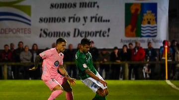 Mihailo Ristic, defensa del Celta, presiona a un rival durante la eliminatoria de la Copa del Rey contra el Puerto de Vega.
