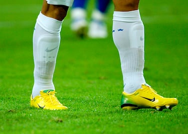 Botas muy importantes en la trayectoria del delantero portugués ya que las utilizó en su exitosa etapa del Manchester United. Revolucionarias por su estilo sin costuras. 