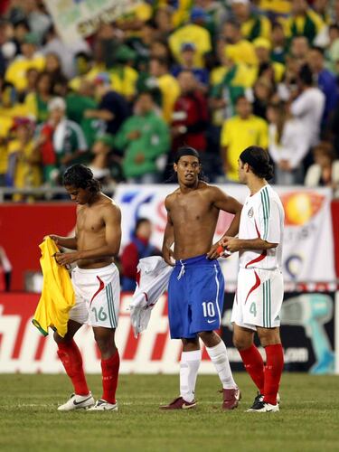 Giovani dos Santos fue en algún momento la joya más grande de La Masía. El atacante mexicano, campeón del mundo sub-17 en 2005, tenía un techo altísimo y en algún momento se le consideró como el sucesor de Ronaldinho en el Barcelona.