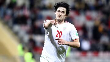 Sardar Azmoun, durante un partido con Irán.