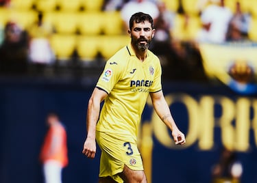 Fue el único jugador de campo que no disputó ningún minuto durante el Mundial de Sudáfrica. Tras su paso por el Real Madrid, puso rumbo a Nápoles en 2013, tras no contar con los minutos deseados en la capital. Volvió a España en 2019 de la mano del Villareal, equipo en el que actualmente es uno de los capitanes. Luis Enrique le volvió a convocar para la selección en 2018 tras tres años sin contar para el combinado nacional.