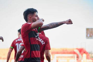 Carlos Martín continúa mostrando su gran olfato goleador, en su primer curso en Segunda. El delantero del Mirandés hizo el primer gol del partido y participó en el tercero, con un precioso taconazo, antes de que Chaira asistiera a Gabri Martínez. Por cierto, una jugada en la que él mismo robó el balón.