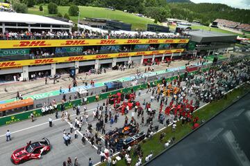 Una vista general de los preparativos de la parrilla antes del Gran Premio de F1 de Austria en el circuito de Red Bull Ring.