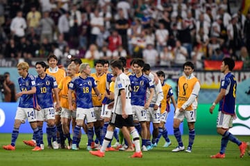 Gaku, segundo a la derecha, con el dorsal 7 en el pantalón, durante los festejos del triunfo de Japón.