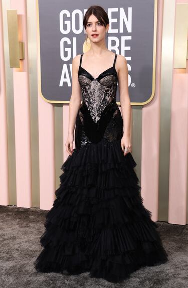 Daisy Edgar-Jones a su paso por la alfombra roja de los Globos de Oro.