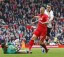 Skrtel y Gerrard, sancionados con tres partidos por sus pisotones