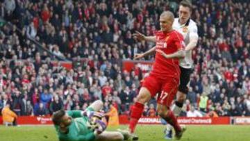 Skrtel y Gerrard, sancionados con tres partidos por sus pisotones