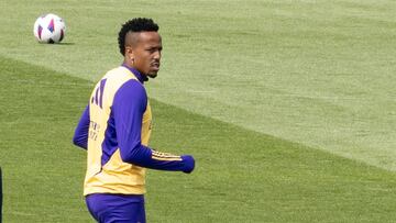 Militao, en el entrenamiento del Real Madrid este sábado.