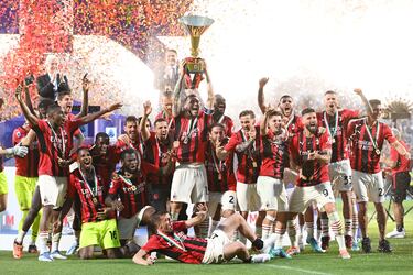 El Milan ganó el 'Scudetto' 11 años después tras golear 0-3 al Sassuolo en la úlitma jornada.