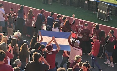 Los polémicos cánticos de los hinchas de Lanús a la U en Buenos Aires: involucran a Chile