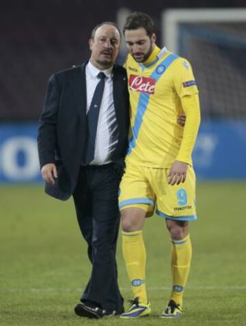 Nápoles-Arsenal. Rafa Benítez y Gonzalo Higuaín.