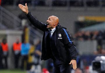 Soccer Football - Champions League - Group Stage - Group B - Inter Milan v FC Barcelona - San Siro, Milan, Italy - November 6, 2018 Inter Milan coach Luciano Spalletti during the match REUTERS/Stefano Rellandini
