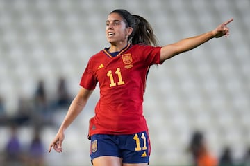 Alba Redondo: la pichichi llega a esta cita con la historia con más fuerza que nunca. A sus 26 años recibe el gran premio a una carrera impoluta. Será una de las referencias de España de cara a gol, como lo hace con galones en el Levante de Champions.