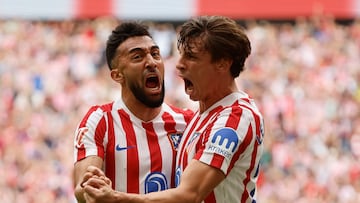Nico Gonzalez celebra con Le Normand el primer gol del Atlético al Madrid en el derbi.