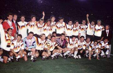 Tras perder dos finales consecutivas, Alemania Federal volvió a lo más alto. Conquistó su tercer título mundial después de ganar a Argentina por 0-1. Fue campeona habiendo marcado 15 goles. 