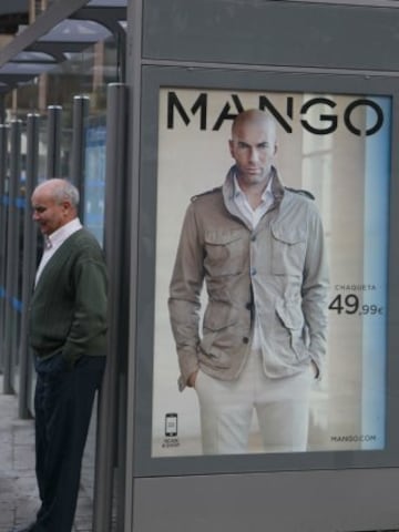 Las marquesinas del centro de Madrid con Zidane como nueva imagen de la campaña publicitaria de la línea masculina Mango Man