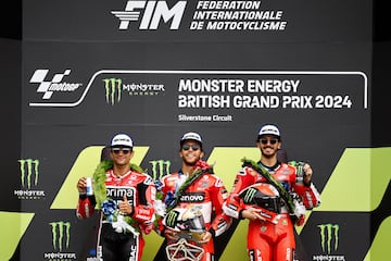 Enea Bastianini, ganador del GP de Gran Bretaña, con Jorge Martín (2º) y Pecco Bagnaia (3º)