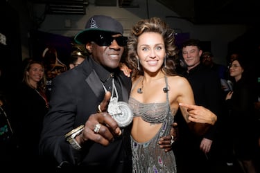 Flavor Flav y Miley Cyrus.