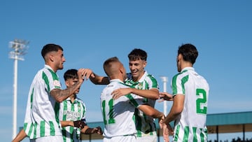 Los jugadores celebran la victoria.