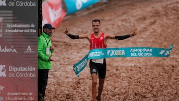 Nassim Hassaous atravesando la línea de meta en el Campeonato de España.