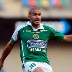 Desde Emiratos ponen trabas al arribo de Saez a la Católica