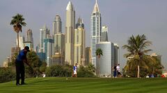 Tiger Woods golpea una bola durante la disputa del Dubai Desert Classic el pasado mes de febrero.