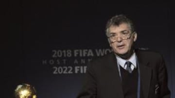 <b>EN UN BRETE. </b>Villar durante una intervención en la FIFA.