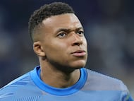 Kylian Mbappé, en un calentamiento antes de un partido esta temporada.