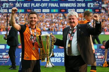 Bruce steps down from Hull post