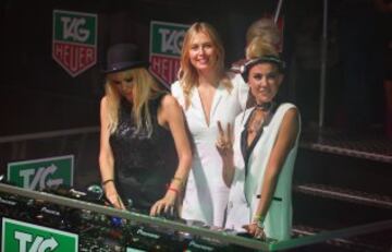 Maria Sharapova con Miriam Nervo y Olivia Nervo de NERVO en la fiesta TAG Heuer en Ms Collins en Melbourne, Australia.