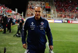 “Ya no les sale jugar jugar a otra cosa”: Lasarte desmenuza a Chile en Uruguay y sorprende con esto