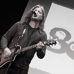 Boni, exguitarrista de Barricada, pierde la voz por un cáncer de laringe