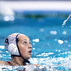 España mete la directa ante Italia