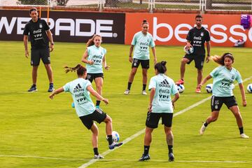 La Selección Argentina realizó su primer y único entrenamiento en Bucaramanga antes de disputar las semifinales de la Copa América Femenina ante Colombia en el estadio Alfonso López.