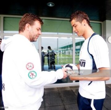 Russell Crowe es conocido fan del Real Madrid, aquí junto a Cristiano en una visita que hizo a Valdebebas