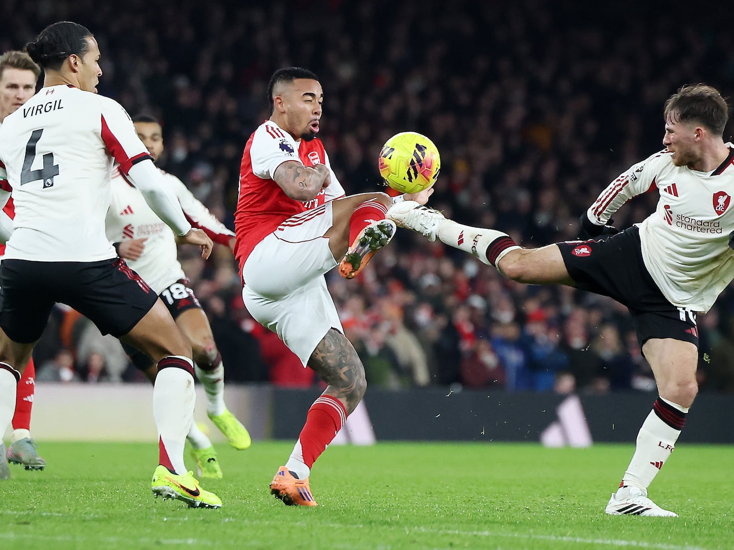 Aksi Martinelli dinilai sebagian pihak terlalu agresif dan memicu reaksi keras dari kubu Liverpool.