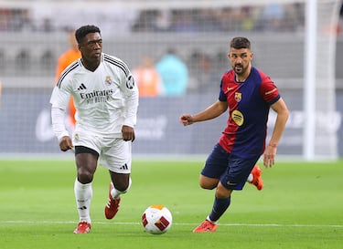 David Villa y Clarence Seedorf.