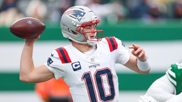 Scoring more than 30 points in two quarters is an impressive feat, but how about 40? Let’s take a look at some of the best NFL offensive perfomances in a half