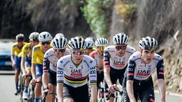 Tadej Pogacar, vigente campeón del mundo y cuatro veces ganador del Tour de Francia, entrena estos días en la carreteras de Gran Canaria.