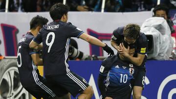 Japón celebra el tanto marcado por Kagawa ante Tailandia.