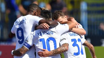 Soccer Football - Serie A - Empoli v Inter Milan - Stadio Carlo Castellani, Empoli, Italy - September 24, 2023 Inter Milan's Federico Dimarco celebrates scoring their first goal with teammates REUTERS/Jennifer Lorenzini