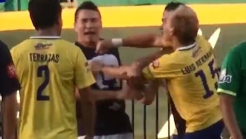 Luis Hernández golpeó a David Oteo en América vs Pumas de Leyendas
