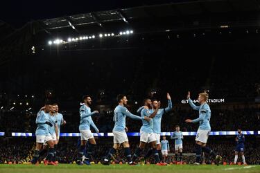 City destroy Chelsea 6-0 with another Agüero hat-trick
